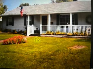 221 Fairway Dr, Evansville, IN 47710