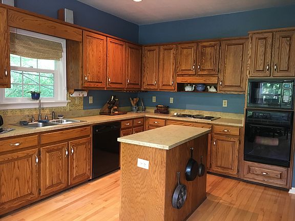 3rd image of 250 Piney Hill Ct