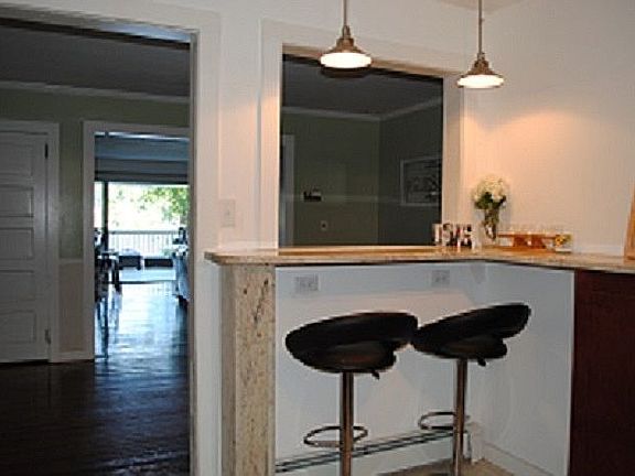 Breakfast Bar with lake view