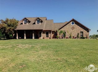 1922 Oakwood Dr, Lake Jackson, TX 77566