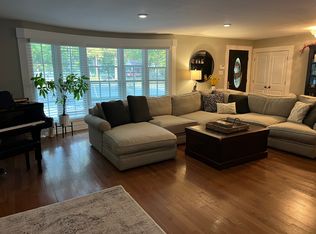 16 Greenvale Rd, Moorestown, NJ 08057