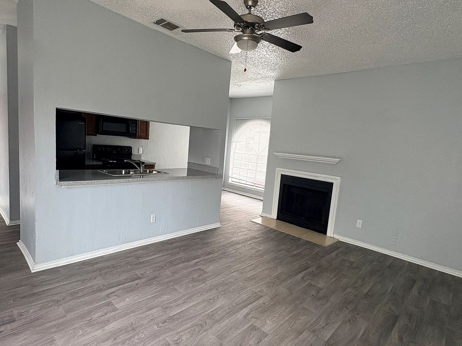 1 bed, 704 sqft, $1,150 — Photo 3