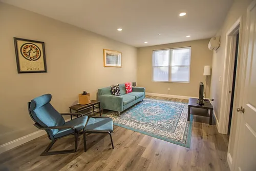 140 Pearl St Photo 1