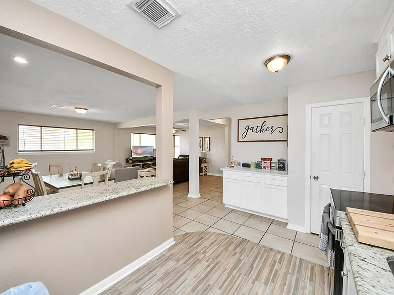 2806 Oak Dr — Photo 18