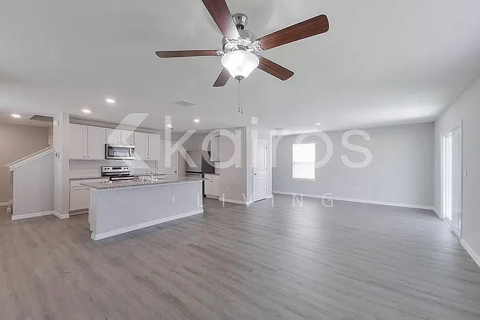 4 bed, 2.5 bath, 2176 sqft, $2,145 — Photo 3