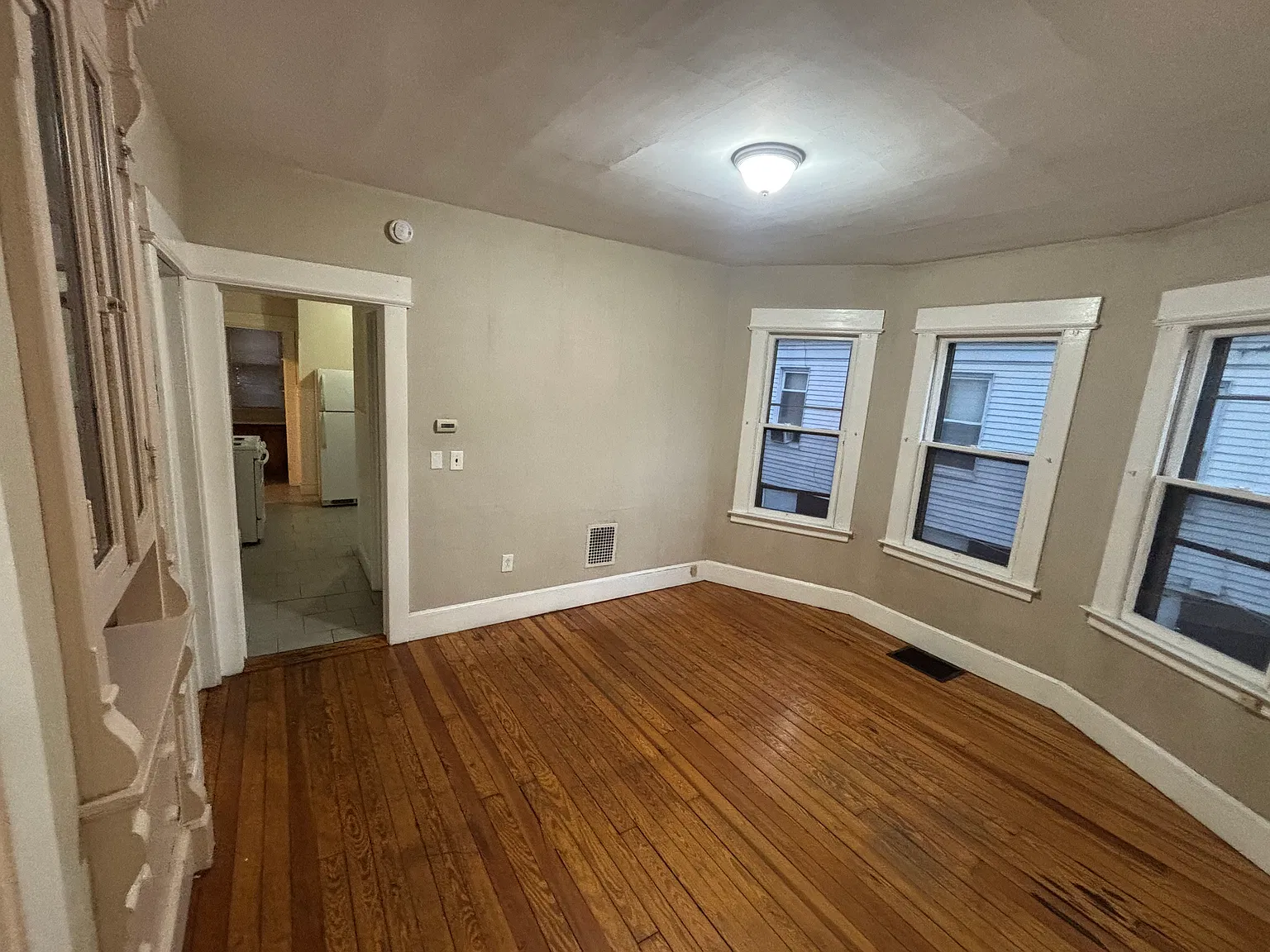 3 bed, 900 sqft, $2,300 — Photo 4
