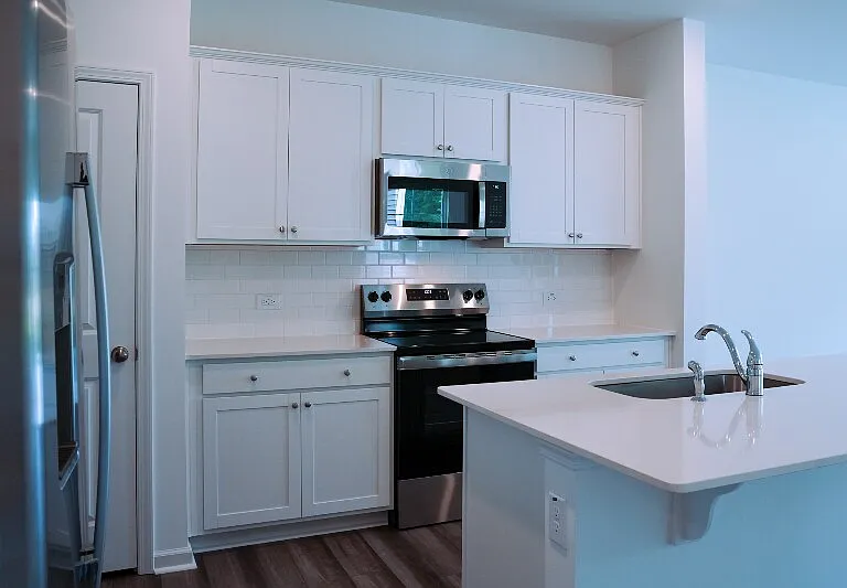878 Pilot St — Photo 3
