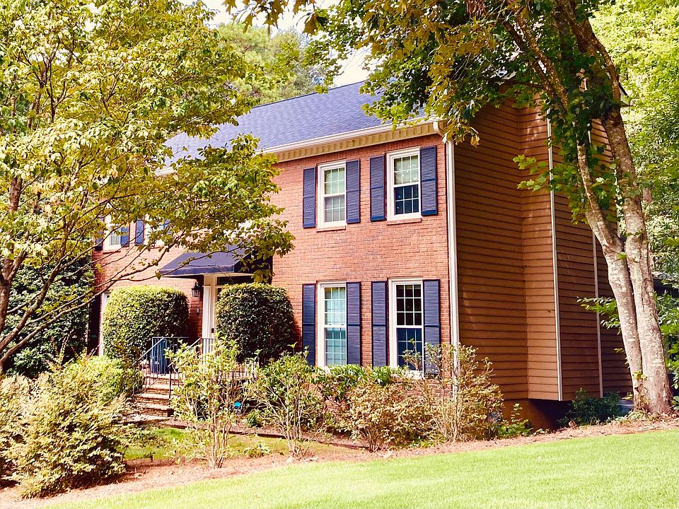 On lovely cul de sac