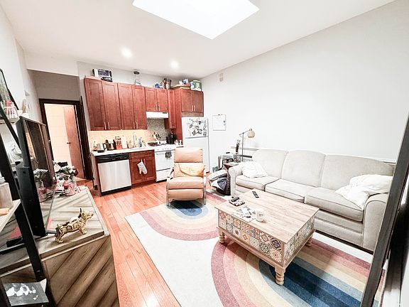 2nd image of 282 Driggs Ave #4R