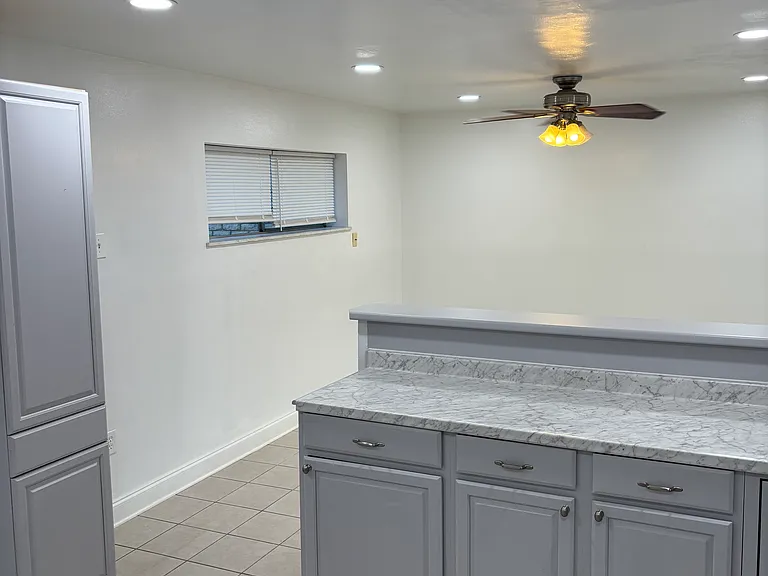 210 Appletree Ln — Photo 9