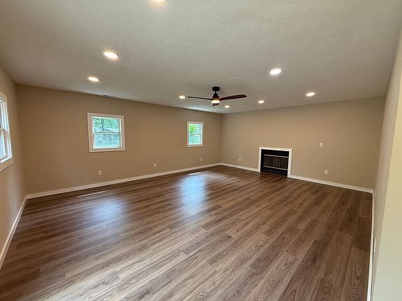 2nd image of 8083 Broadmoor Rd