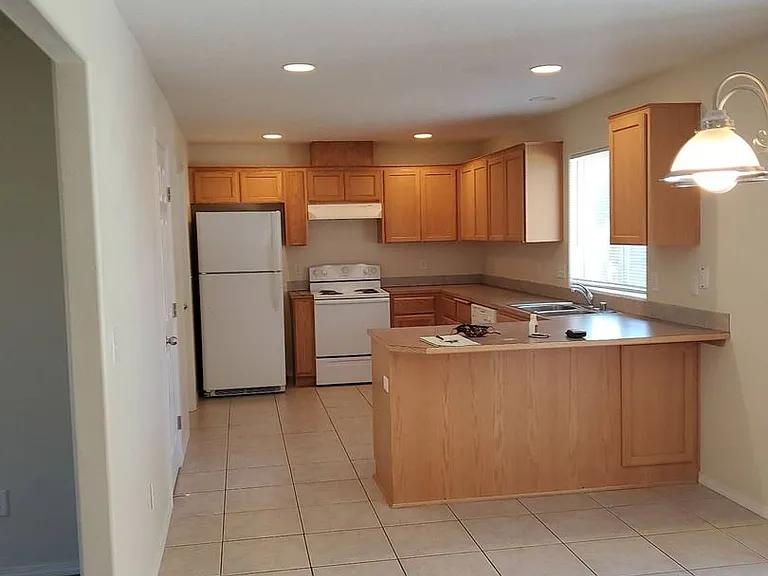 460 Laguna Dr — Photo 7