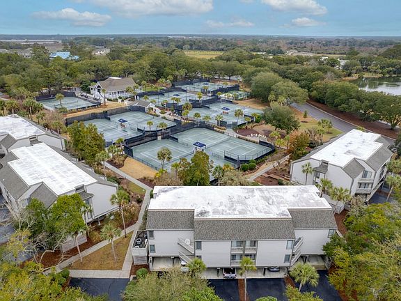 4th image of 1613 Live Oak Park