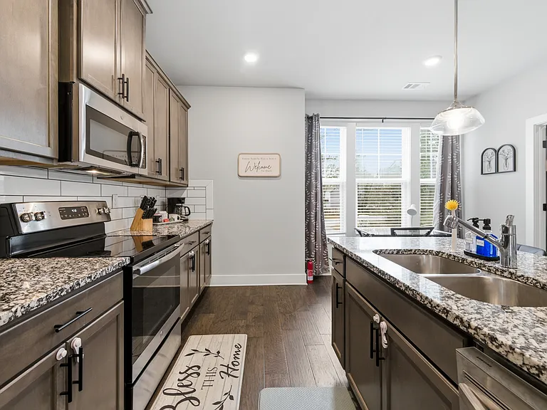 4762 Sampson Ct — Photo 39