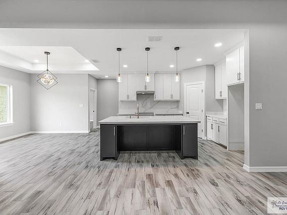 5th image of 826 Abrahamson Dr #4