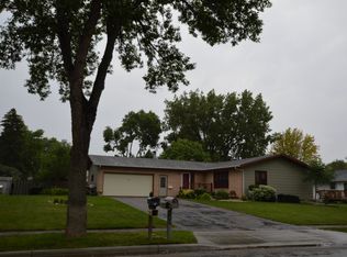 408 20th Ave NE, Aberdeen, SD 57401