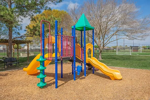 The Park on Burke Apartments — Photo 15