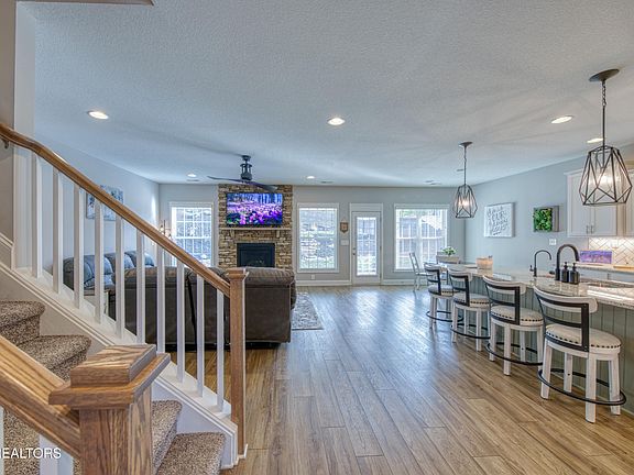 4th image of 2630 Blackberry Ridge Blvd