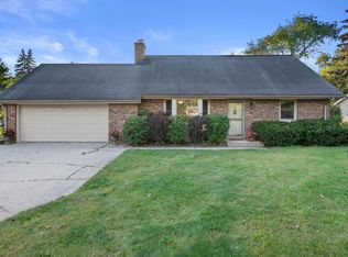 W232S8755 Edgewood Ct, Big Bend, WI 53103