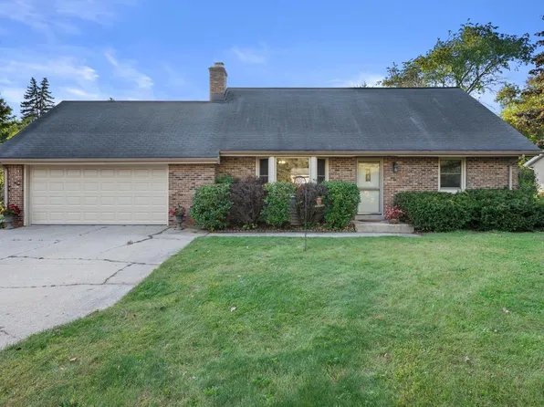 W232S8755 Edgewood COURT, Big Bend, WI 53103