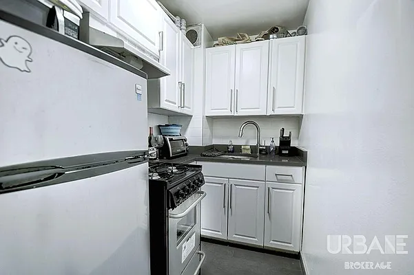 Rented by Urbane Brokerage | media 21