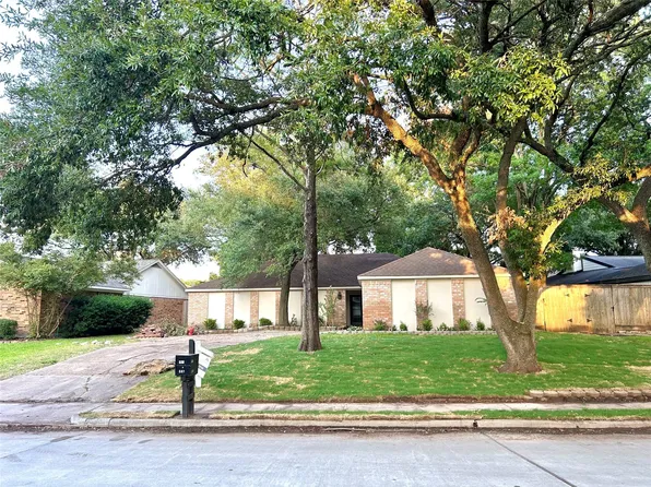 963 Coachlight Dr, Houston, TX 77077