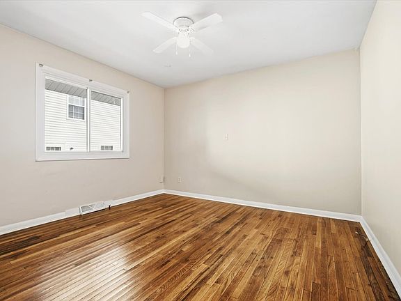 5th image of 506 E College Ave