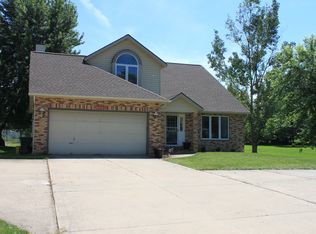 16287 Drake Rd, Strongsville, OH 44136