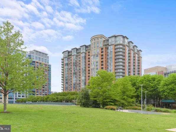 8220 Crestwood Heights Dr APT 704, Mc Lean, VA 22102