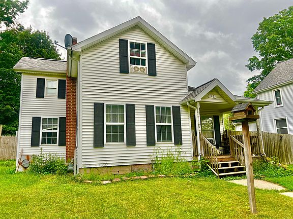 3rd image of 72 Budlong St