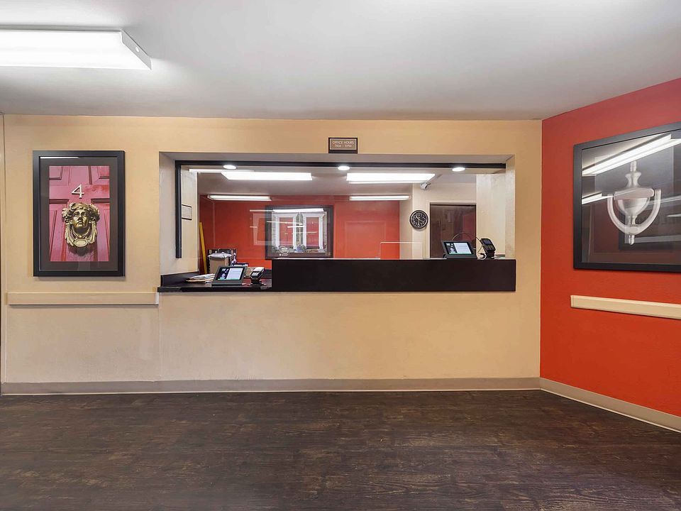 Lobby and Guest Check-in