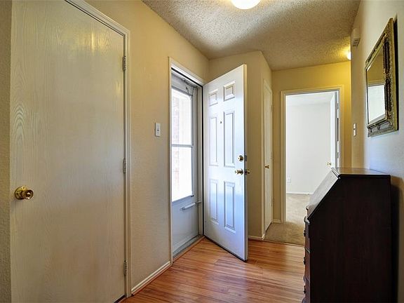 4th image of 2213 Crown View Dr