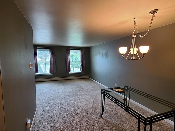3rd image of 10 Wayne Ter APT 9