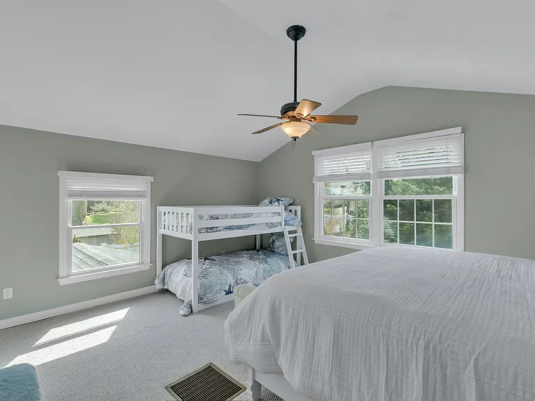 345 Colonial Rd — Photo 26