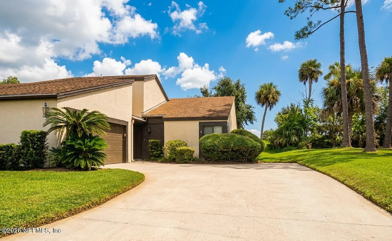 3 bed, 2.0 bath, 1743 sqft, $2,350 — Photo 1
