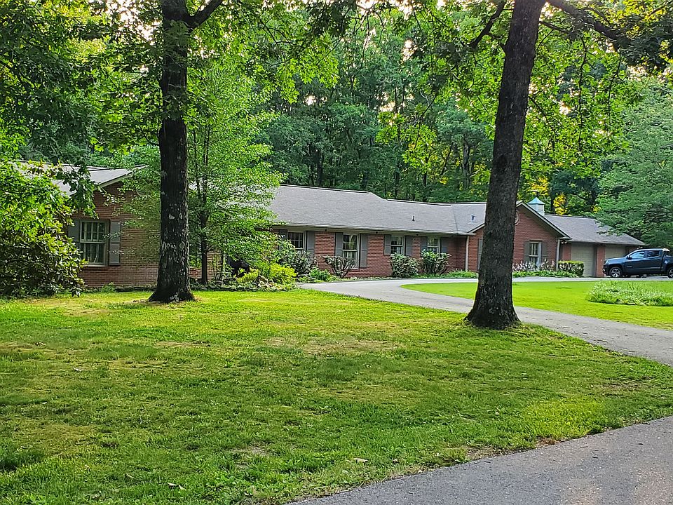 1st image of 104 Oak Crest Dr