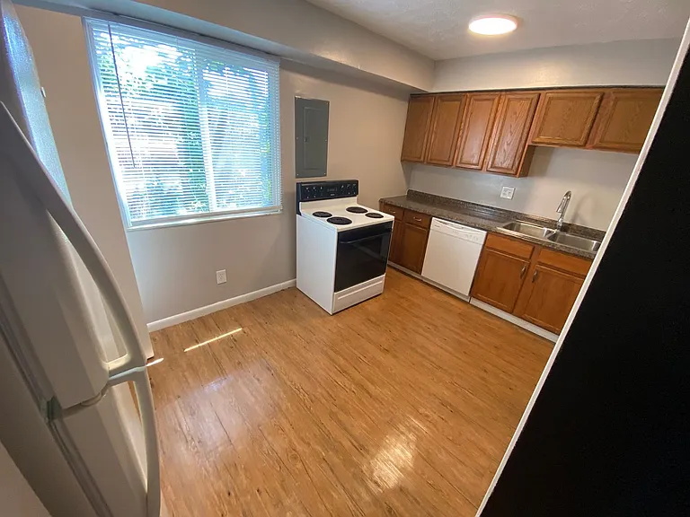 451 Alden Ave — Photo 7