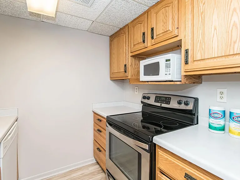 220 Broadway Ave S #908 — Photo 7