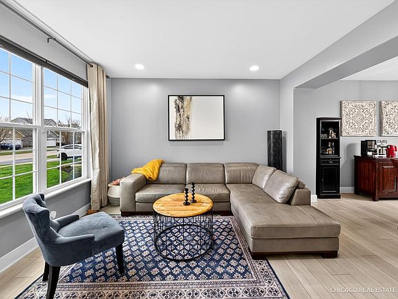4th image of 147 Reston Ln