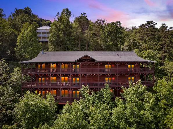 365 Smoky View Rd, Gatlinburg, TN 37738