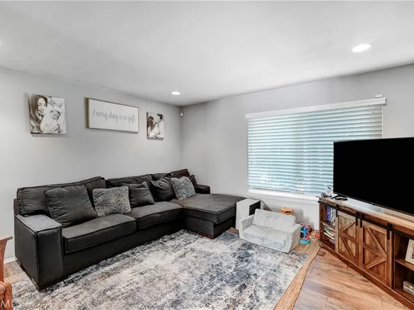 318 Woodglen Dr, San Dimas, CA 91773