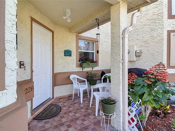3rd image of 228 Dawn Ct