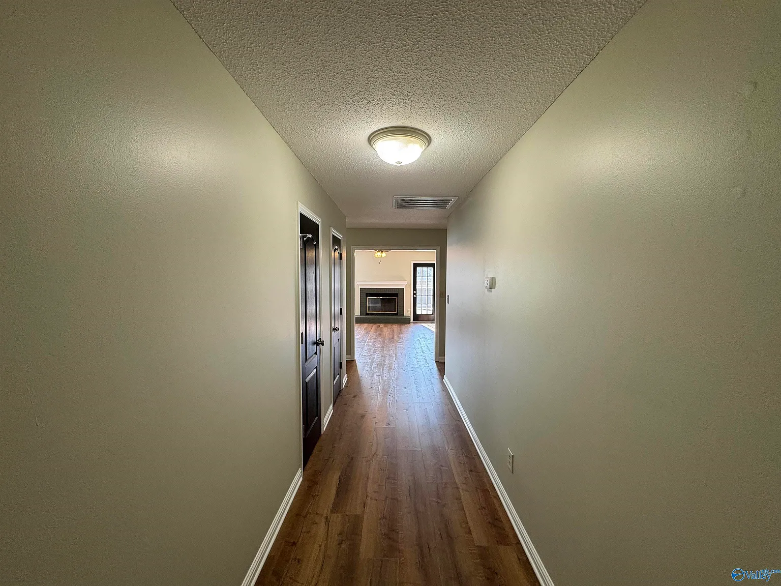 4 bed, 2.0 bath, 1900 sqft, $2,200 — Photo 4