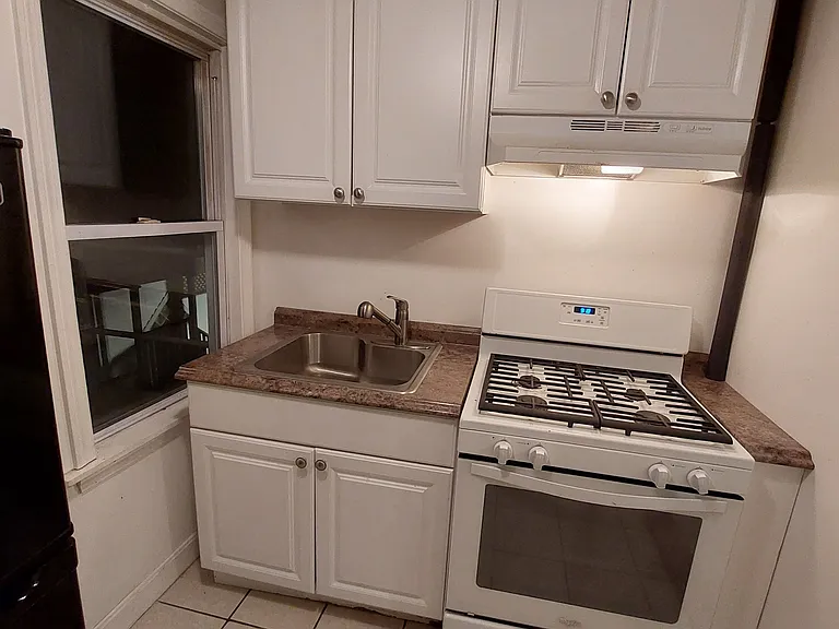 266 Pine St — Photo 15