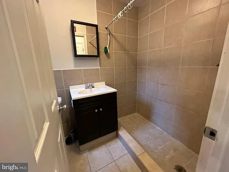 1915 Wharton St #2 — Photo 15