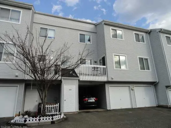 66 Staffordshire Commons Dr, Wallingford, CT 06492