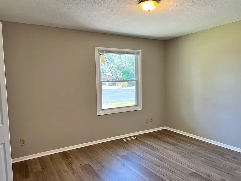 6832 Craig Ct — Photo 9