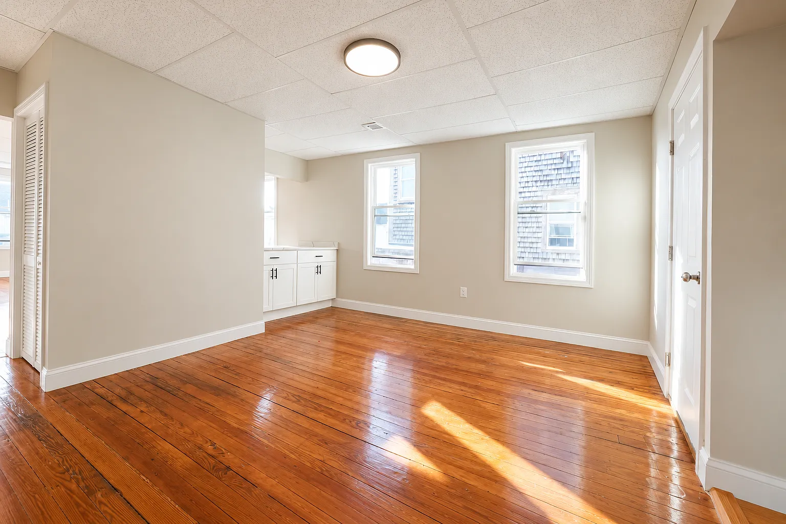 3 bed, 1196 sqft, $1,900 — Photo 3