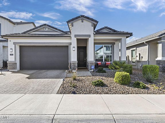 3rd image of 5111 E VILLAGE Drive