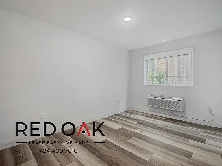 2837 San Marino St #204 — Photo 4